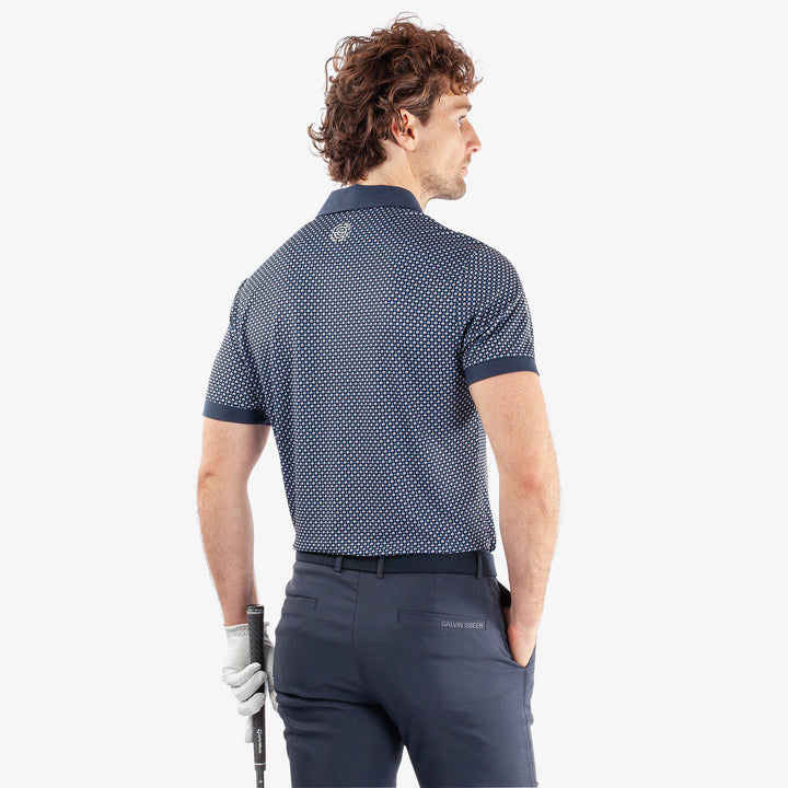 Mate is a Breathable short sleeve golf shirt for Men in the color Cool Grey/Navy(4)