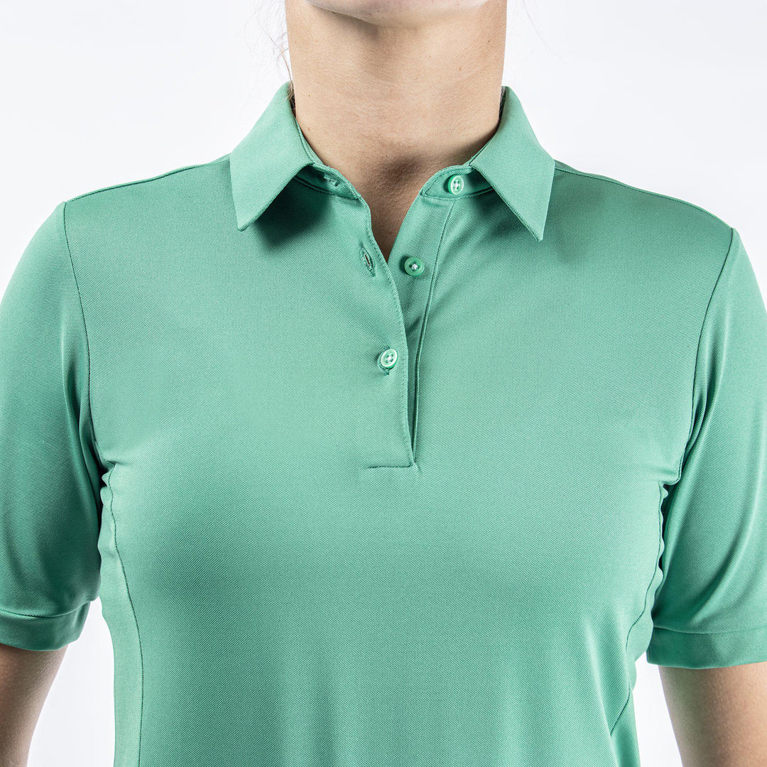 Melody is a Breathable short sleeve shirt for Women in the color Golf Green(5)
