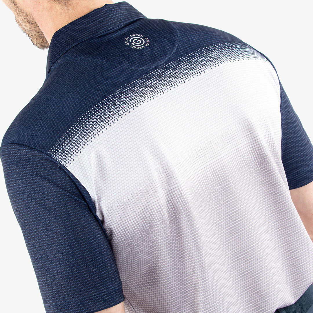 Mo is a Breathable short sleeve golf shirt for Men in the color Cool Grey/White/Navy(5)