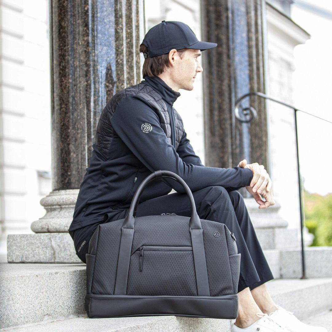 Tyrell is a Weekend bag in the color Black(10)