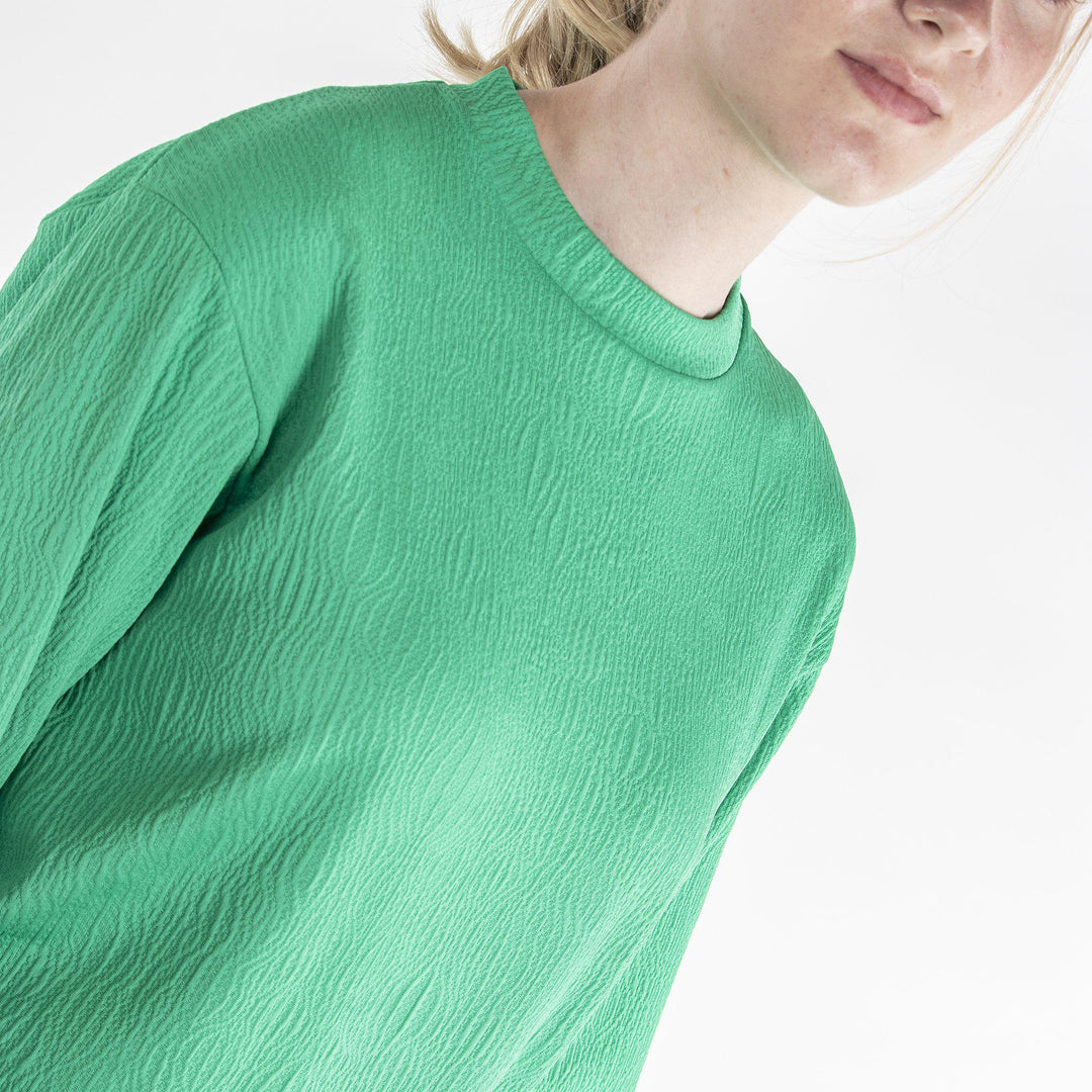 Dalia is a Insulating mid layer for Women in the color Golf Green(3)