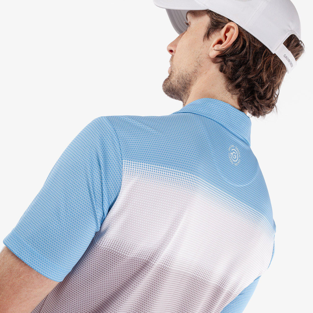 Mo is a Breathable short sleeve golf shirt for Men in the color Cool Grey/White/Alaskan Blue(4)