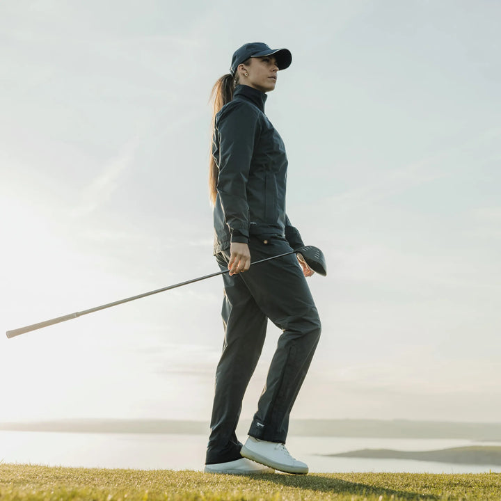 April is a Waterproof golf pants for Women in the color Navy(10)
