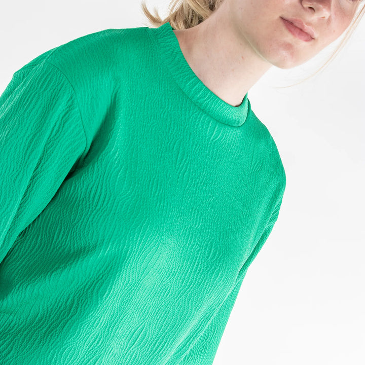 Dalia is a Insulating mid layer for Women in the color Golf Green(3)