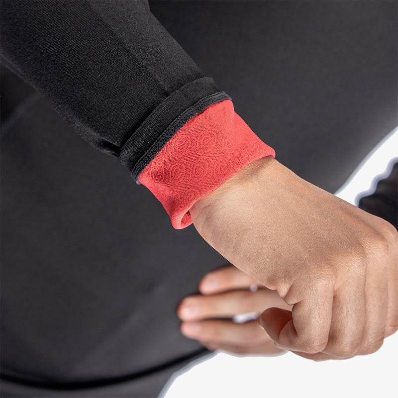 Elaine is a Thermal base layer golf top for Women in the color Black/Red(4)