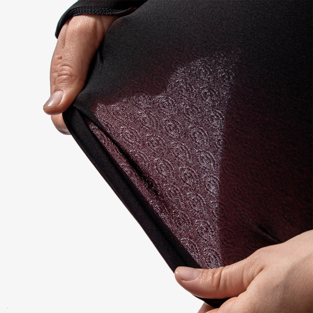 Elaine is a Thermal base layer golf top for Women in the color Black/Red(5)