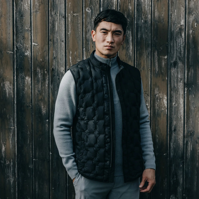 Hector is a Windproof and water repellent golf vest for Men in the color Black(9)