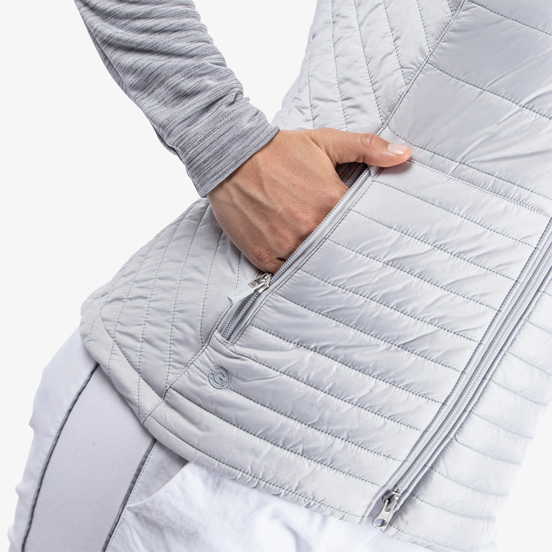 Lene is a Windproof and water repellent golf vest for Women in the color Cool Grey(3)