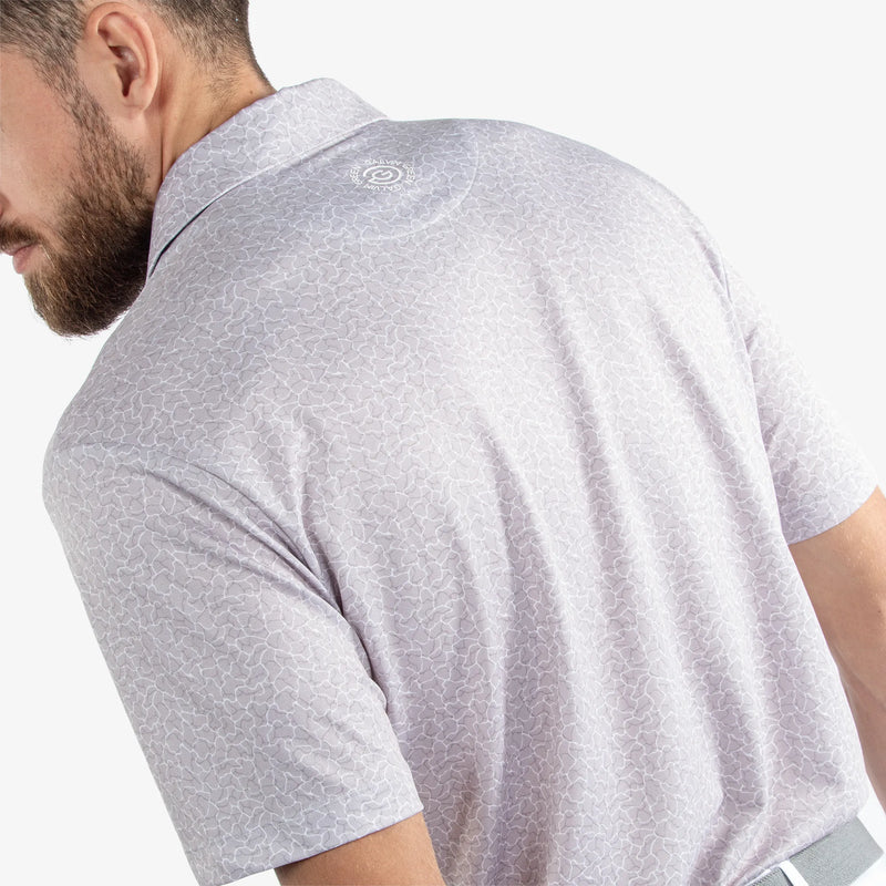 Mani is a Breathable short sleeve golf shirt for Men in the color Cool Grey(6)