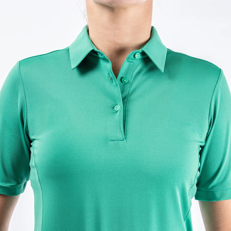 Melody is a Breathable short sleeve shirt for Women in the color Golf Green(5)