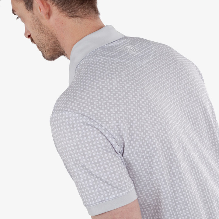 Melvin is a Breathable short sleeve golf shirt for Men in the color Cool Grey/White(5)