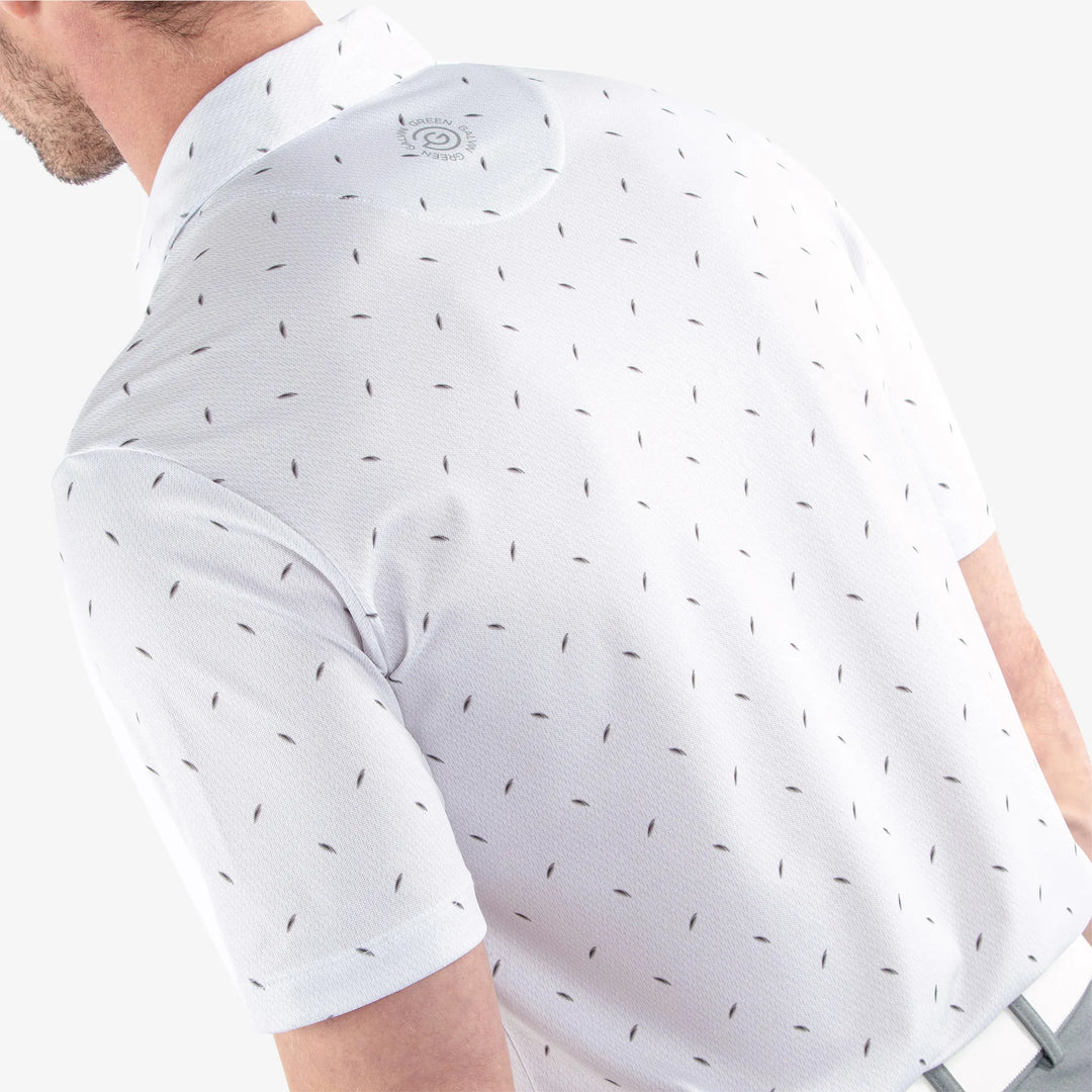 Miklos is a Breathable short sleeve golf shirt for Men in the color Cool Grey(5)