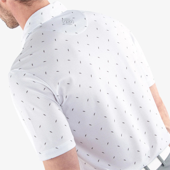 Miklos is a Breathable short sleeve golf shirt for Men in the color Cool Grey(5)