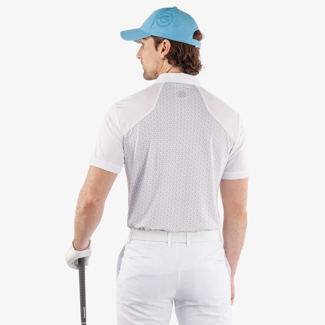 Mio is a Breathable short sleeve golf shirt for Men in the color Cool Grey/White(4)