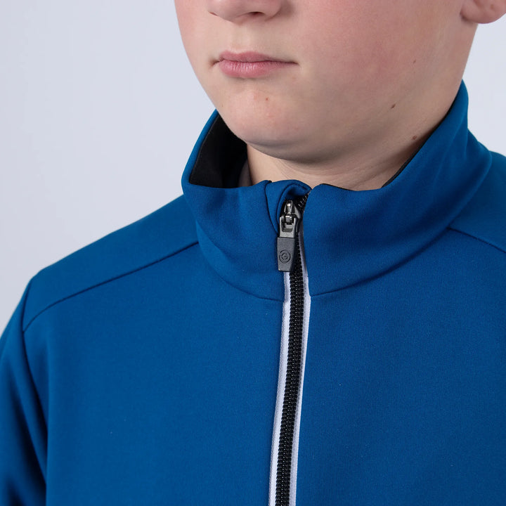 Ridley is a Windproof and water repellent golf jacket for Juniors in the color Blue Bell(3)