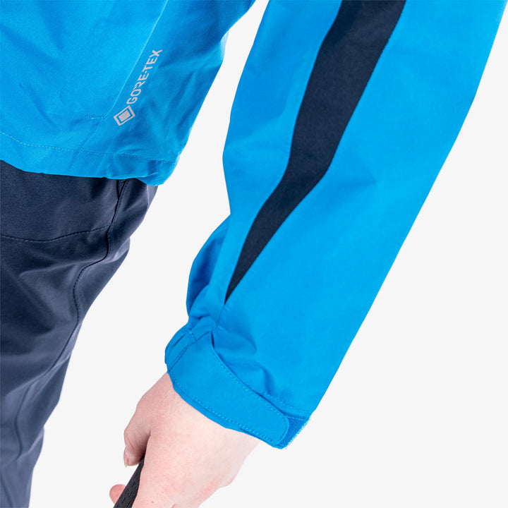 Robert is a Waterproof golf jacket for Juniors in the color Blue/Navy(4)