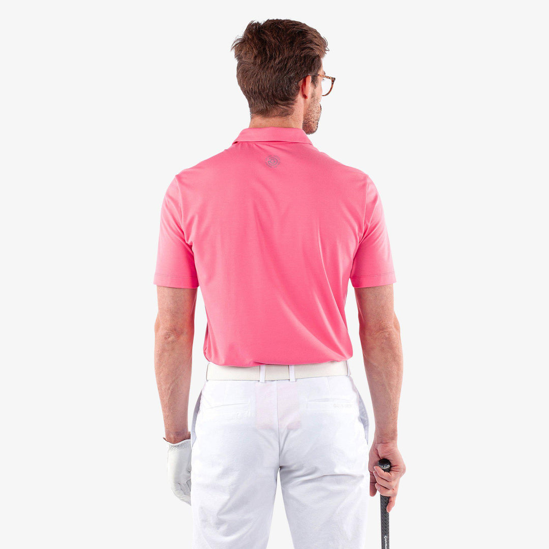 Marcelo is a Breathable short sleeve golf shirt for Men in the color Camelia Rose(4)
