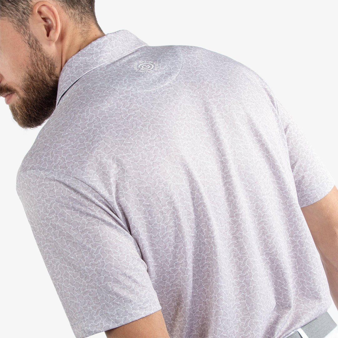 Mani is a Breathable short sleeve golf shirt for Men in the color Cool Grey(6)