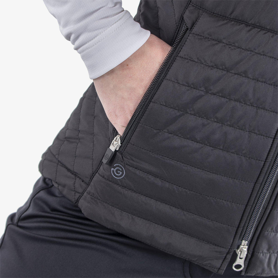 Lene is a Windproof and water repellent golf vest for Women in the color Black(4)