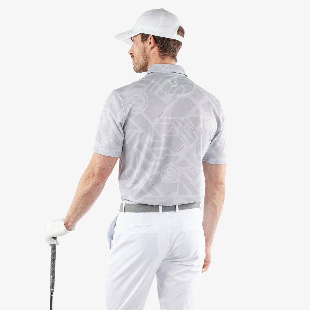 Maze is a Breathable short sleeve golf shirt for Men in the color Cool Grey(4)