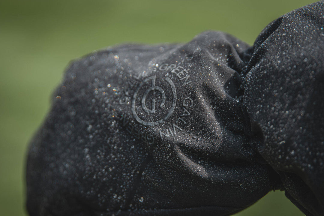 Levon is a Windproof golf gloves in the color Black(5)