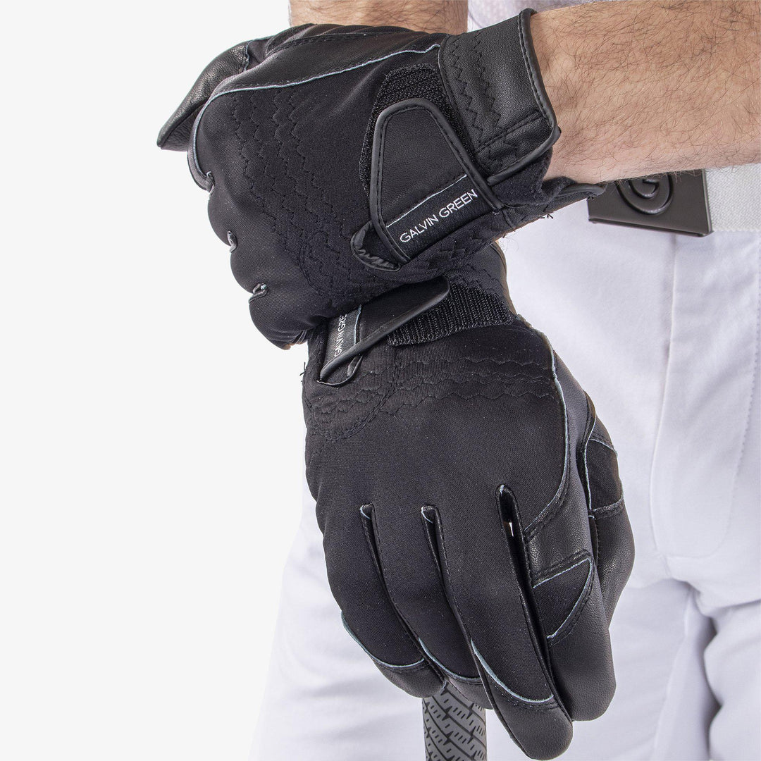 Lewis is a Windproof golf gloves in the color Black(4)