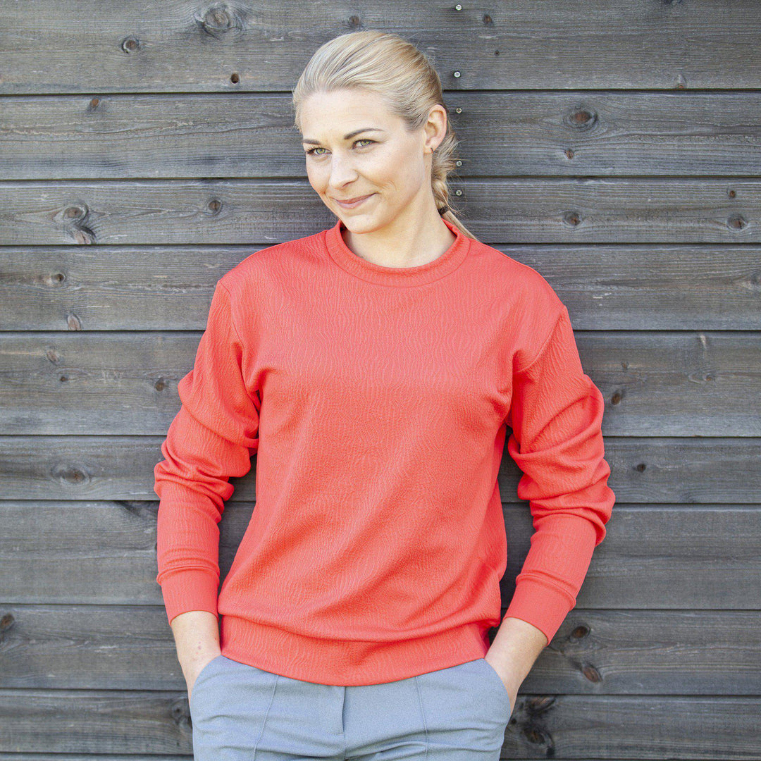 Dalia is a Insulating mid layer for Women in the color Red(2)