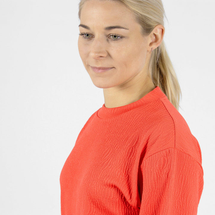 Dalia is a Insulating mid layer for Women in the color Red(3)
