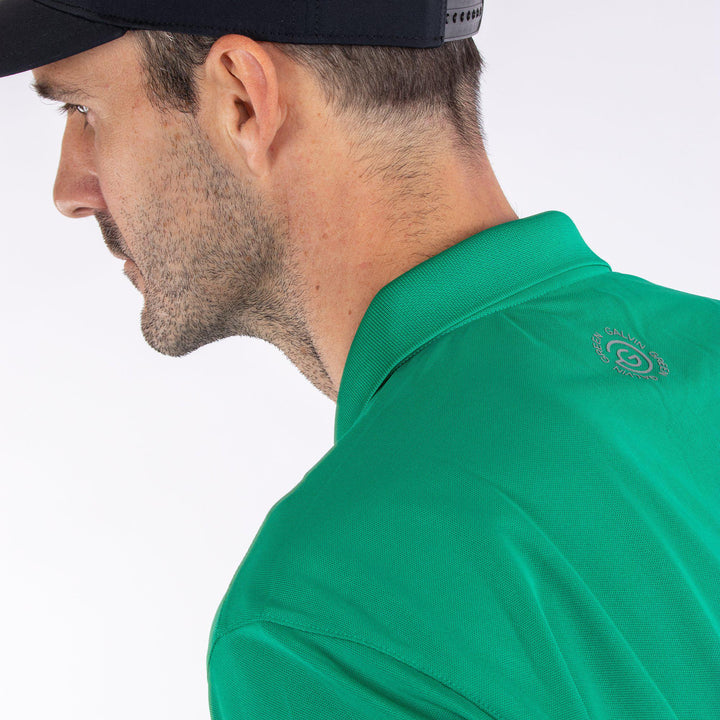Max is a Breathable short sleeve shirt for Men in the color Golf Green(4)