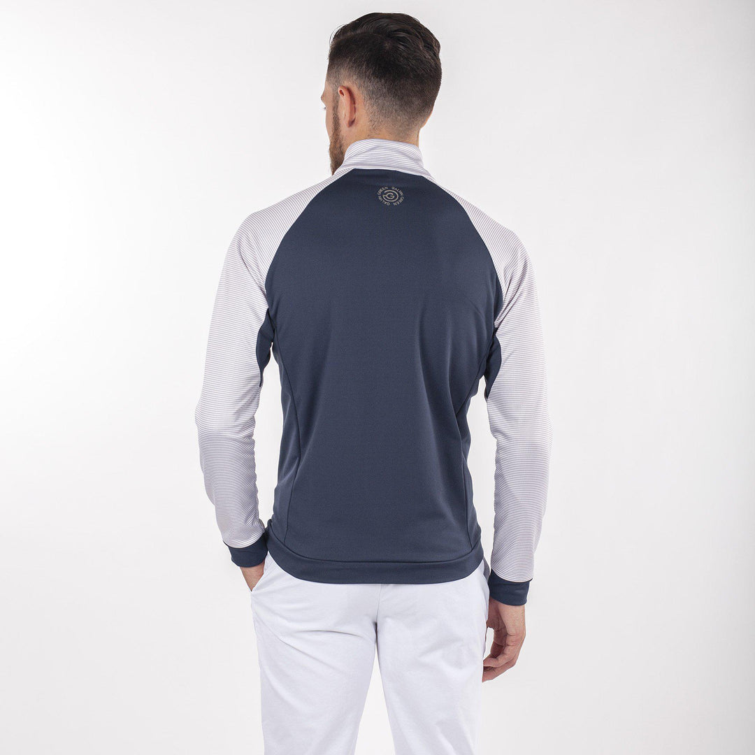 Dominic is a Insulating mid layer for Men in the color Navy(4)