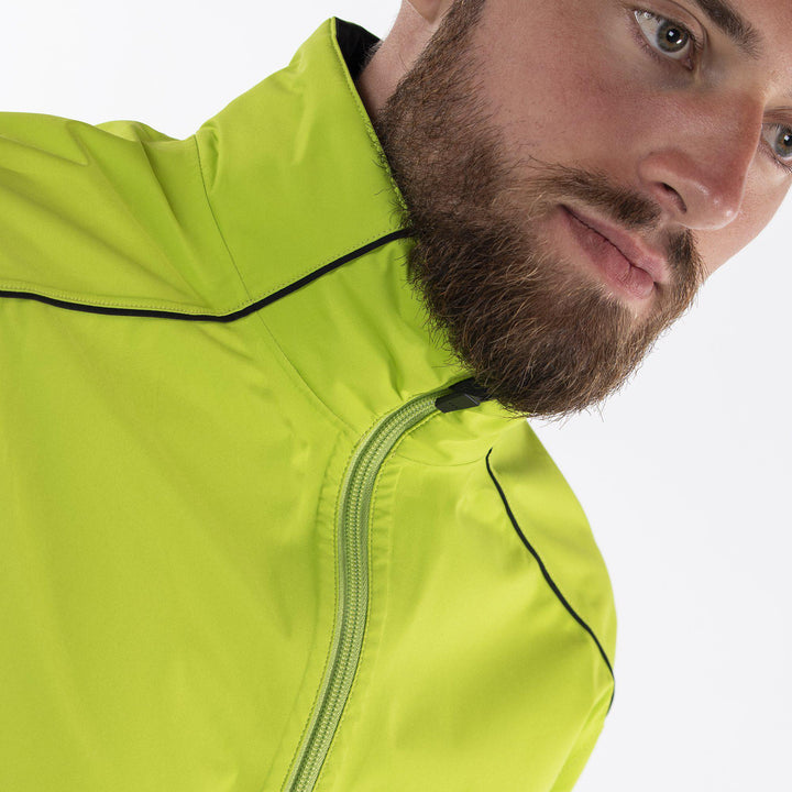 Alec is a Waterproof jacket for Men in the color Golf Green(2)