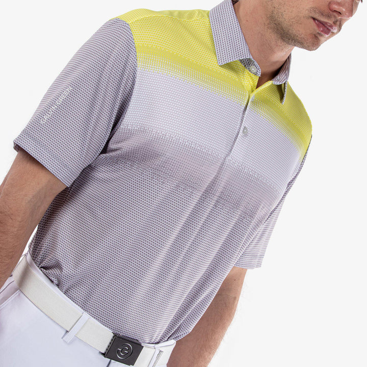 Mo is a Breathable short sleeve golf shirt for Men in the color Cool Grey/White/Sunny Lime(3)