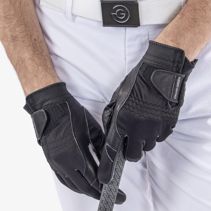 Lewis is a Windproof golf gloves in the color Black(5)