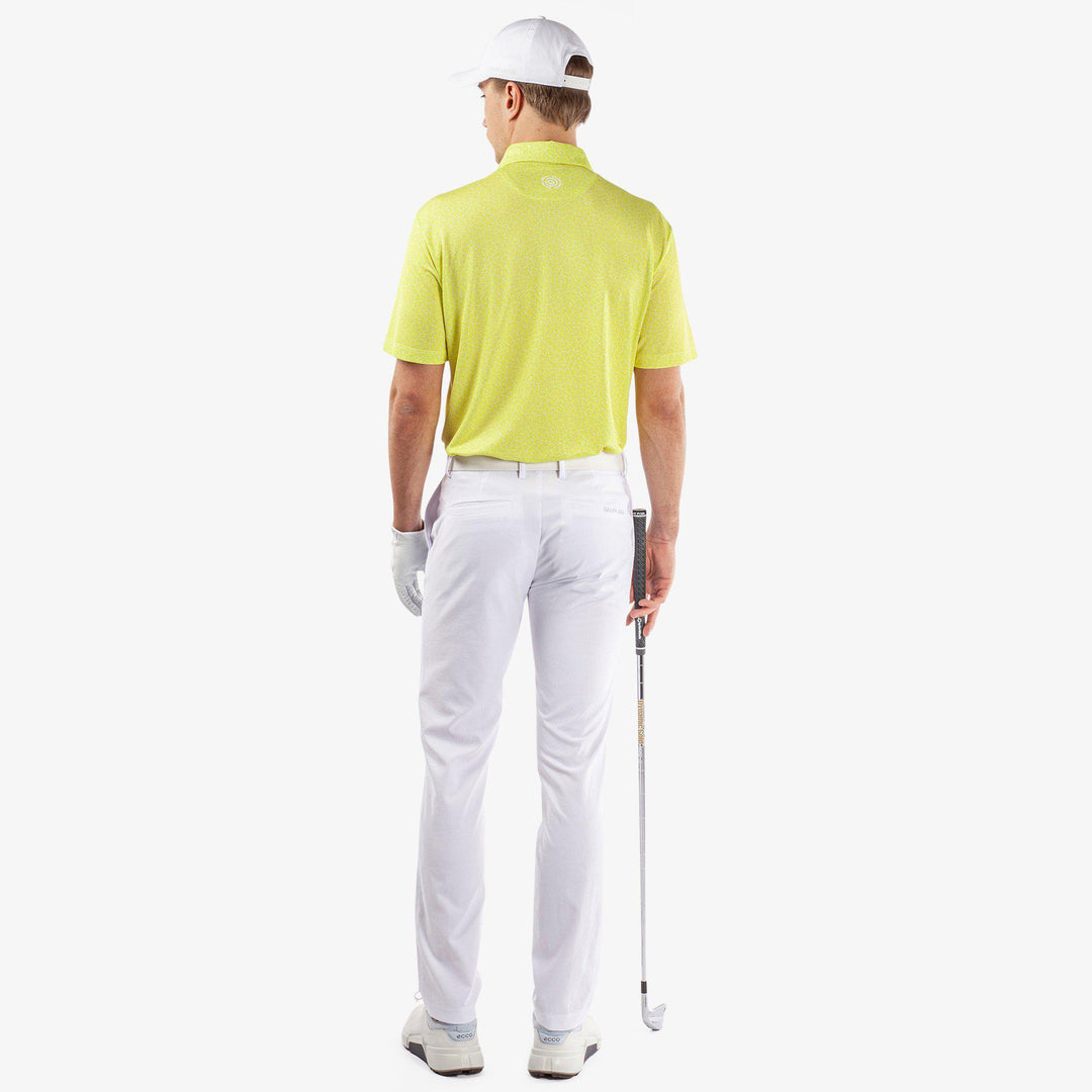 Mani is a Breathable short sleeve golf shirt for Men in the color Sunny Lime(7)
