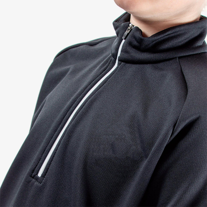 Raz is a Insulating golf mid layer for Juniors in the color Black(3)