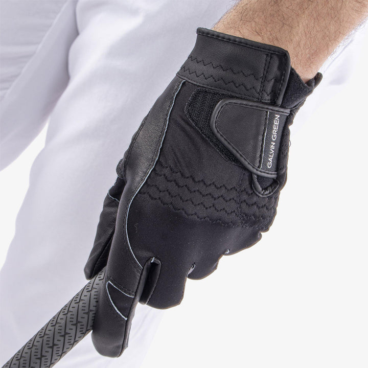 Lewis is a Windproof golf gloves in the color Black(3)